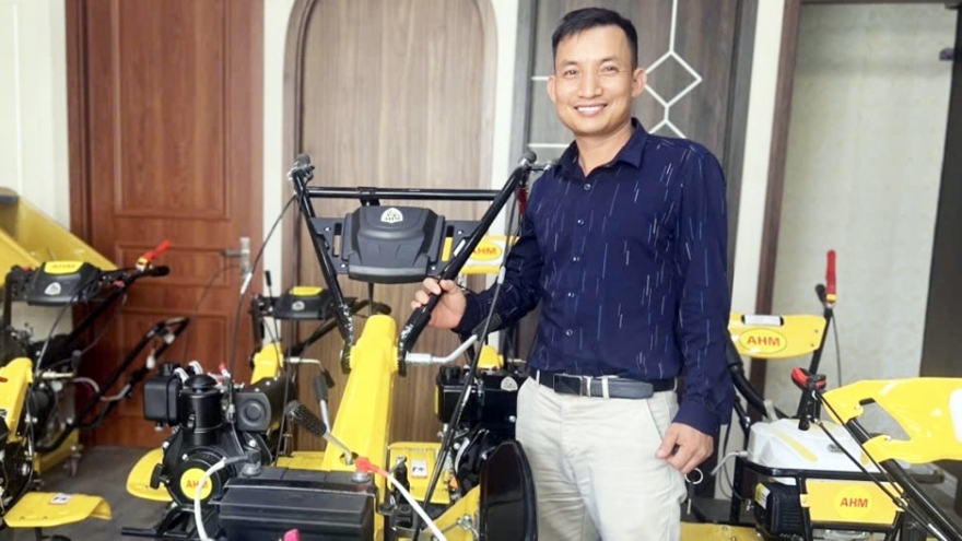 Nhà sáng chế máy nông nghiệp không bằng cấp